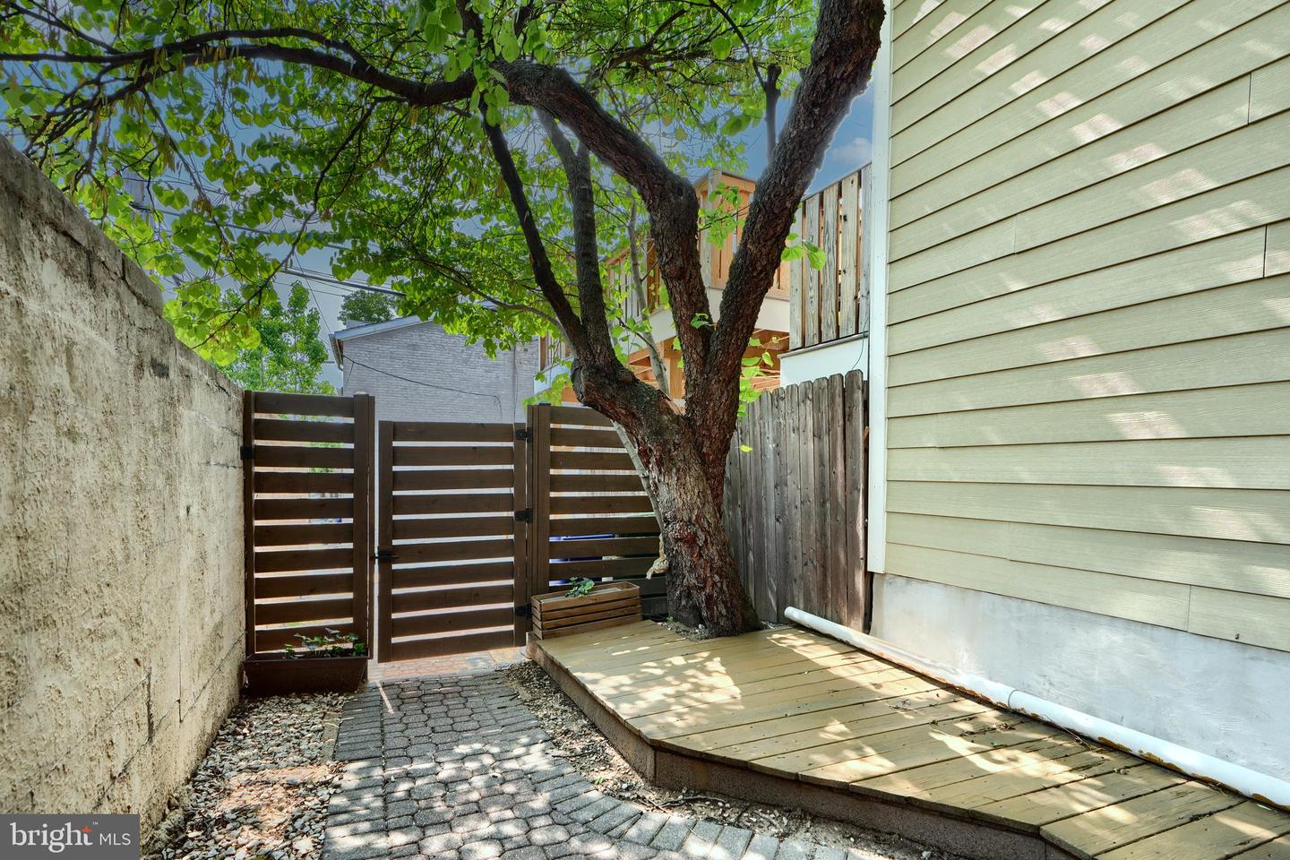 1142 Riverside Ave Property Photo 18