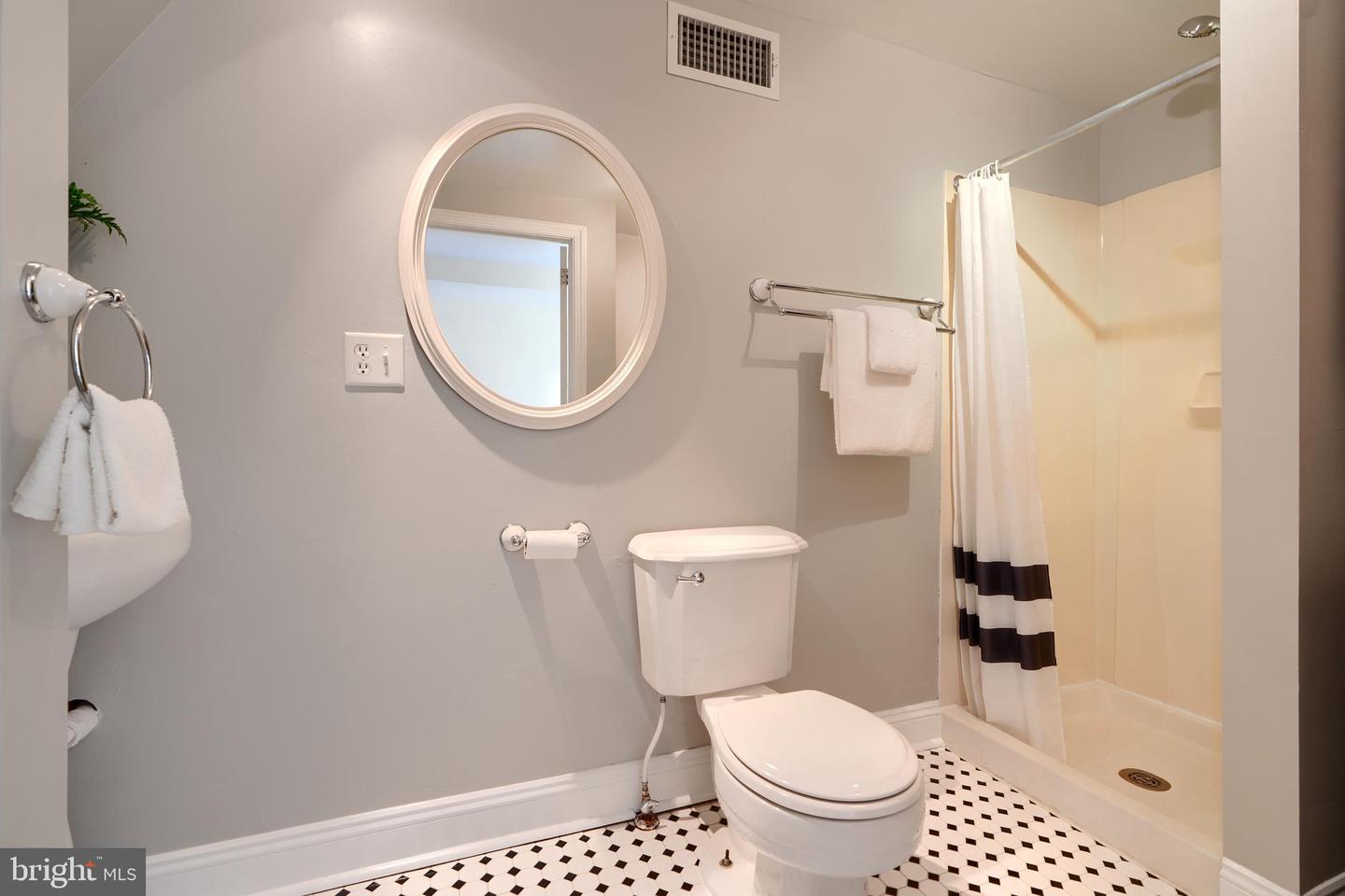1142 Riverside Ave Property Photo 23