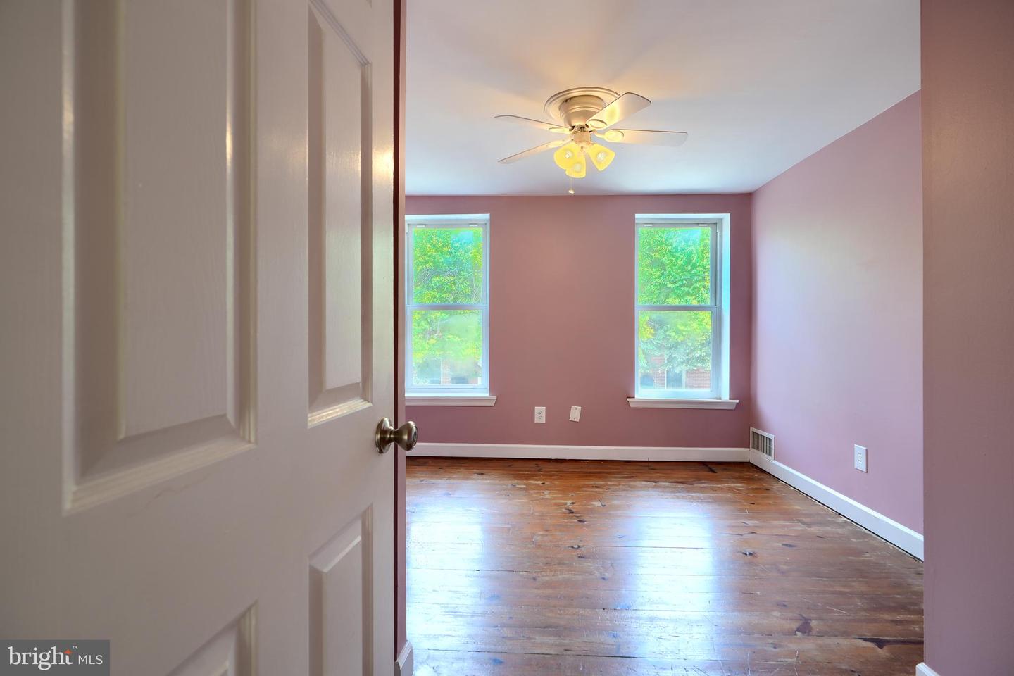 1142 Riverside Ave Property Photo 27