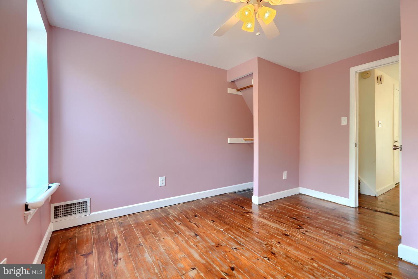 1142 Riverside Ave Property Photo 28