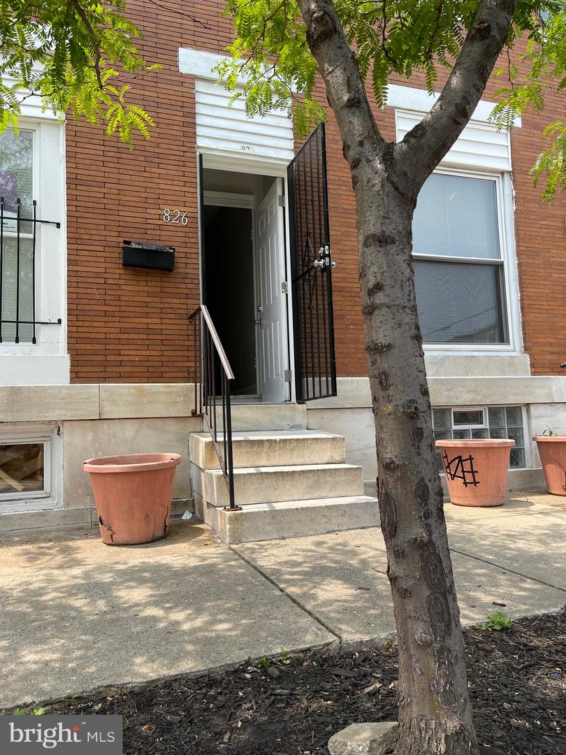 826 N KENWOOD AVE Property Photo 1
