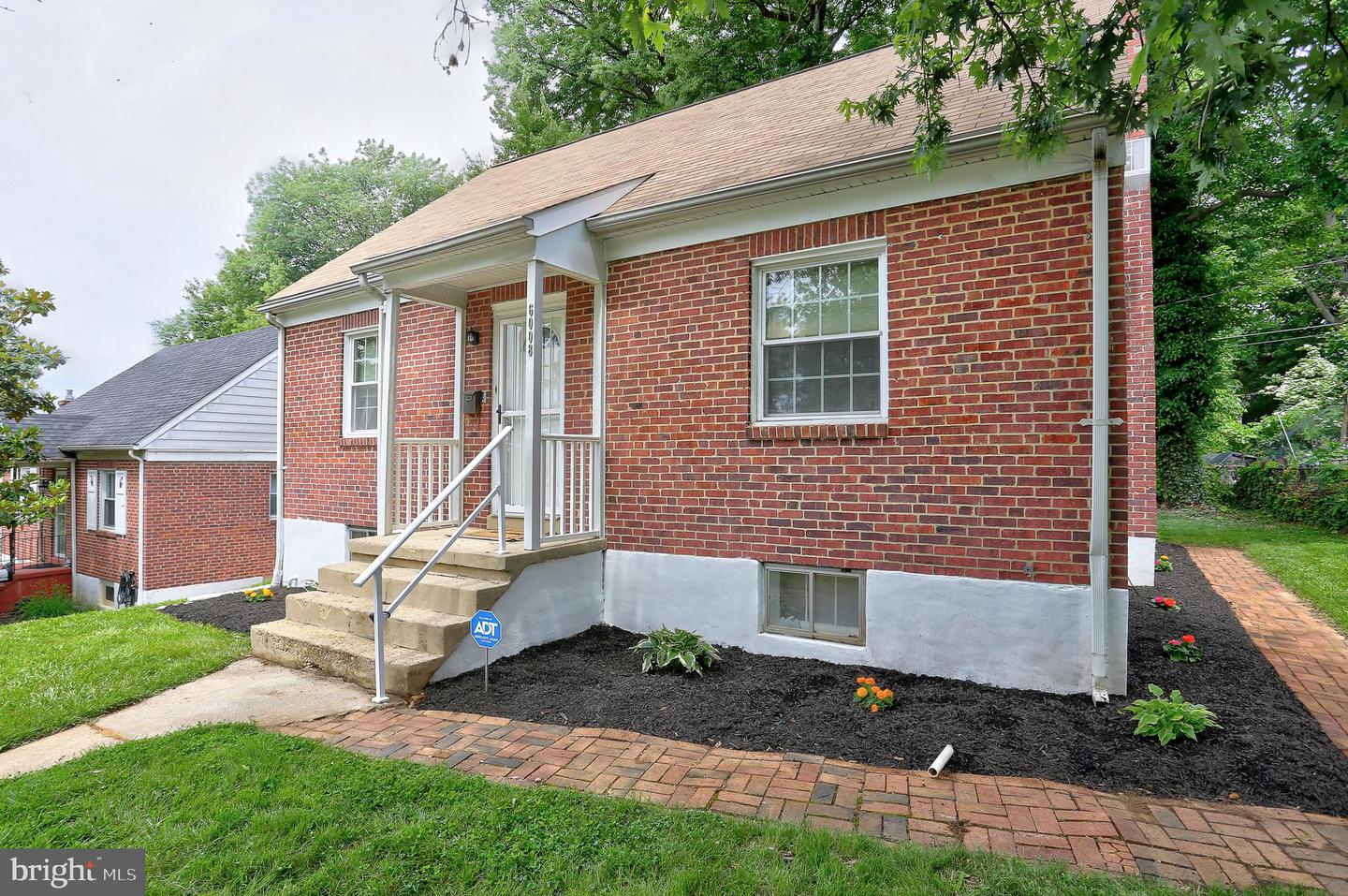 6008 ALTA AVE Property Photo 1