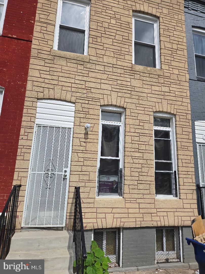 1723 N Fulton Ave N Property Photo 2