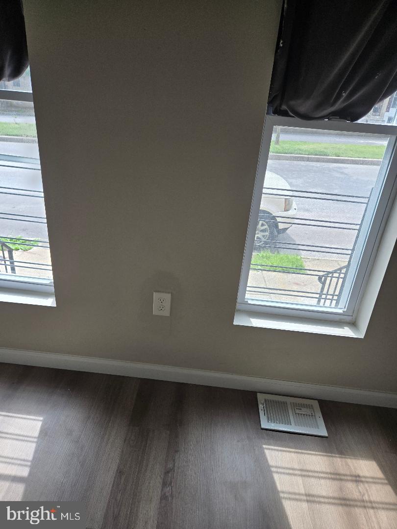1723 N Fulton Ave N Property Photo 8