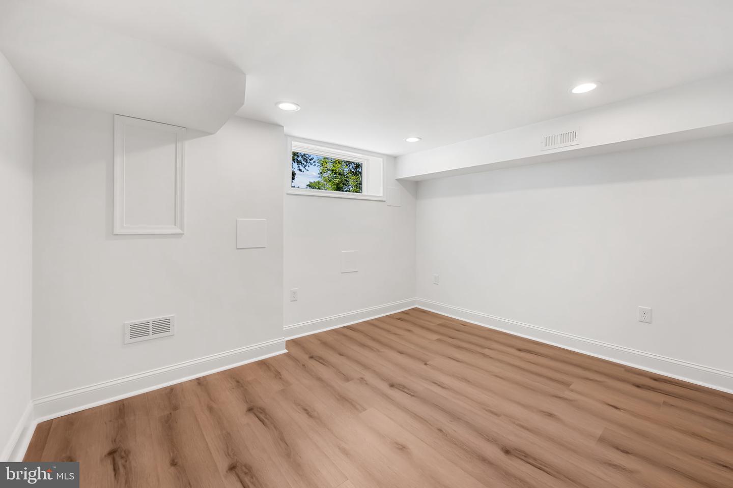 267 S Ellwood Ave Property Photo 35