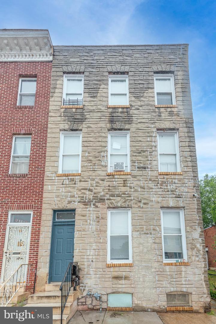 2550 W Lombard St Property Photo 2
