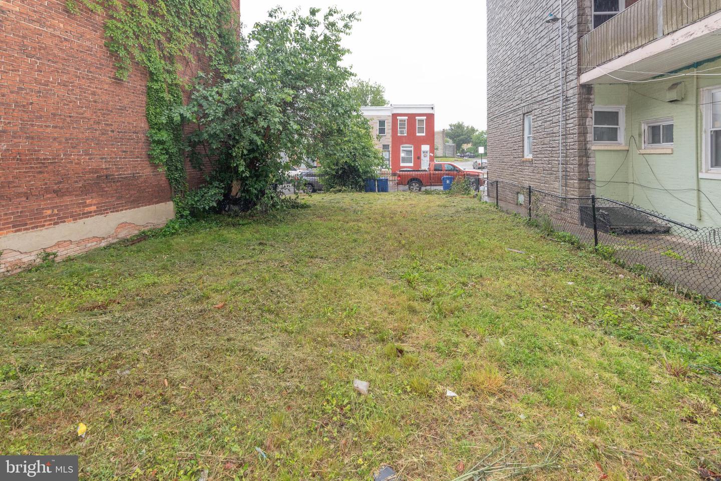 2550 W Lombard St Property Photo 3
