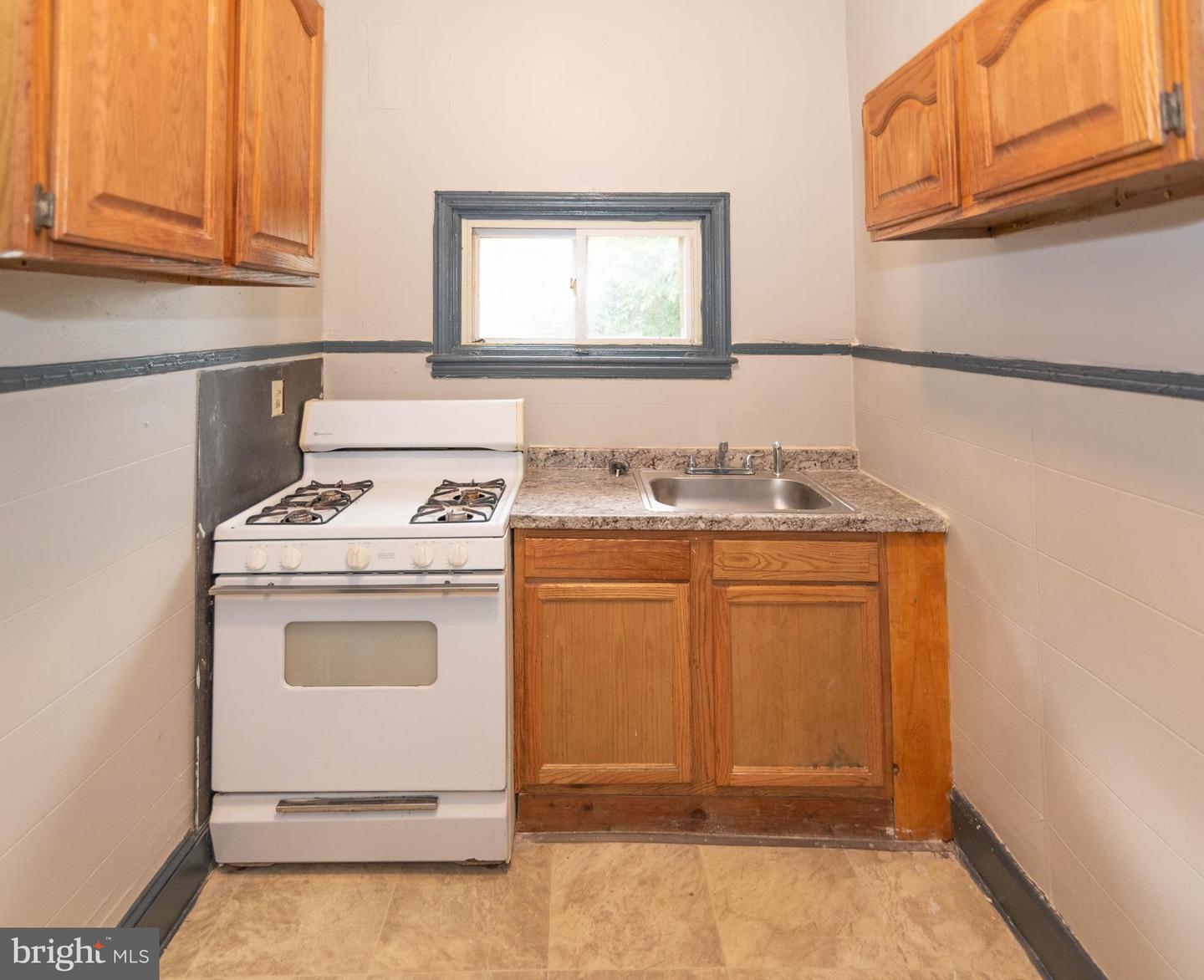 2550 W Lombard St Property Photo 10