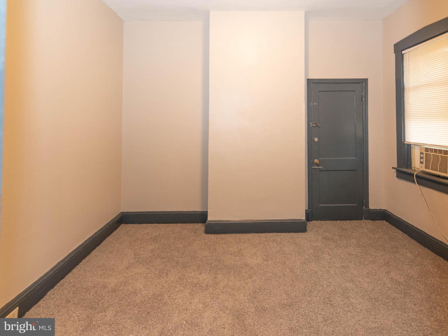 2550 W Lombard St Property Photo 12