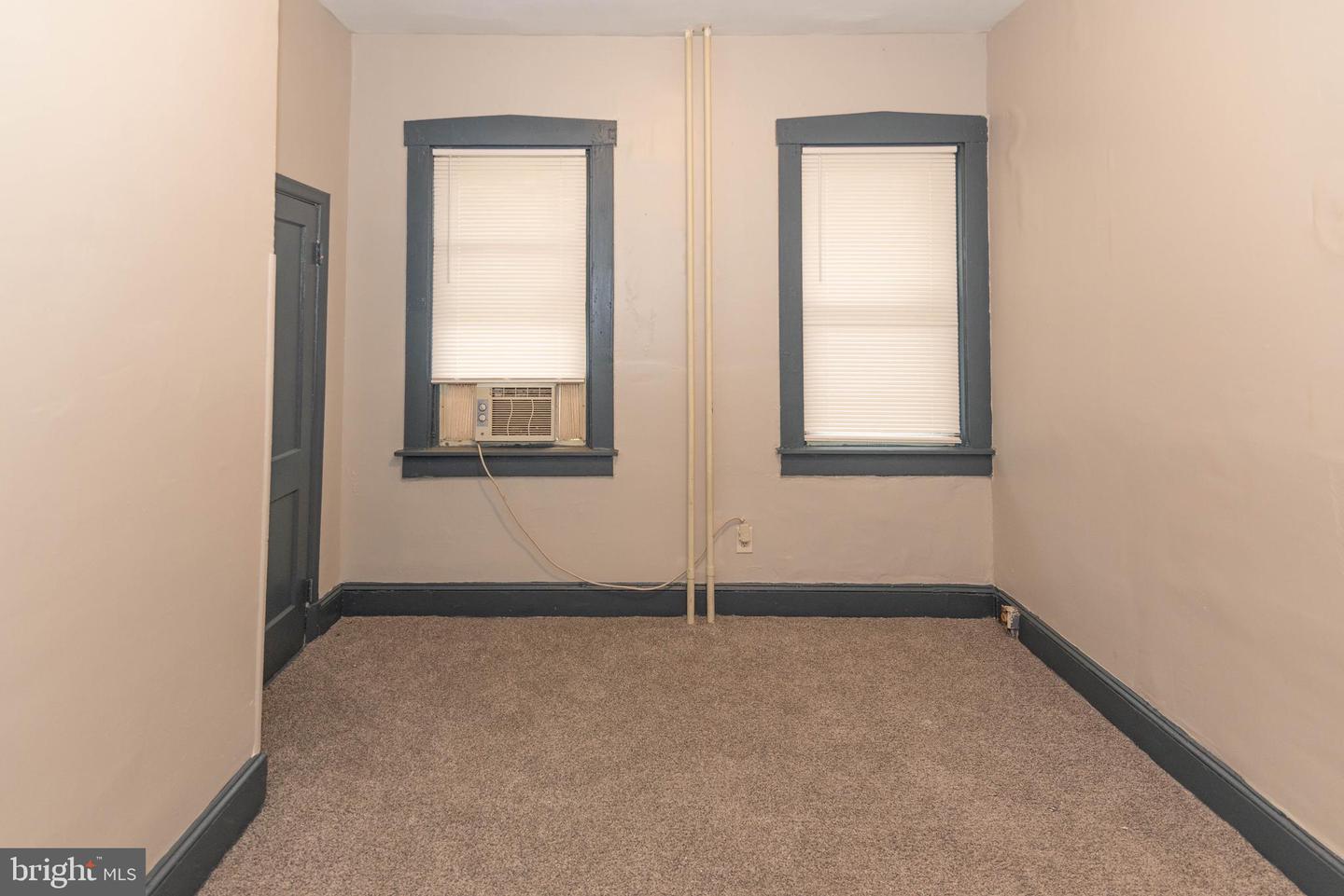 2550 W Lombard St Property Photo 13