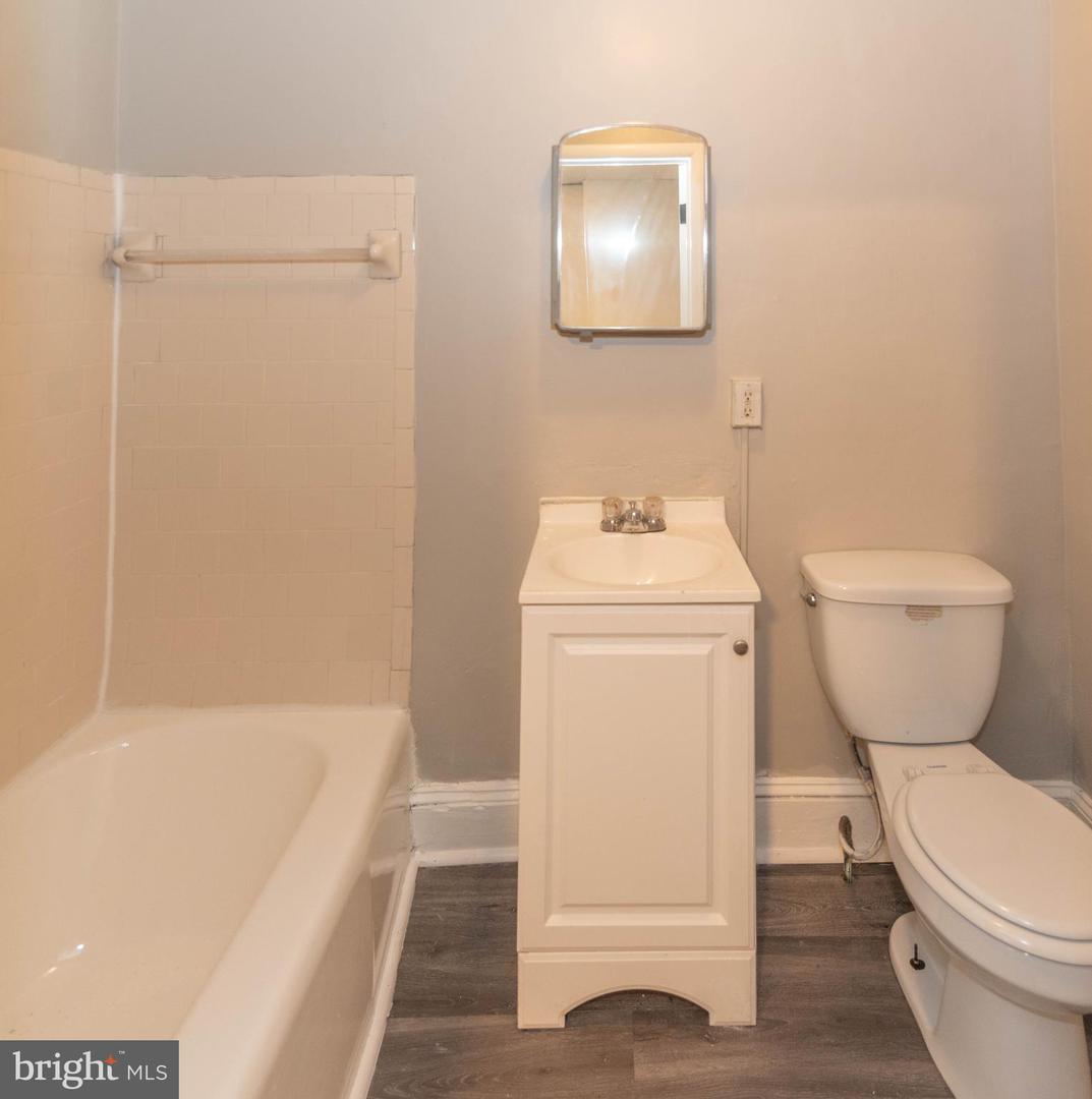 2550 W Lombard St Property Photo 15