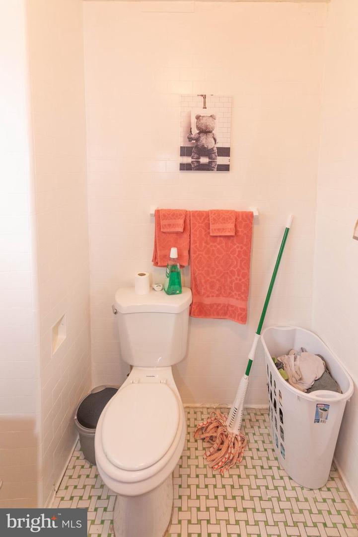 2550 W Lombard St Property Photo 29