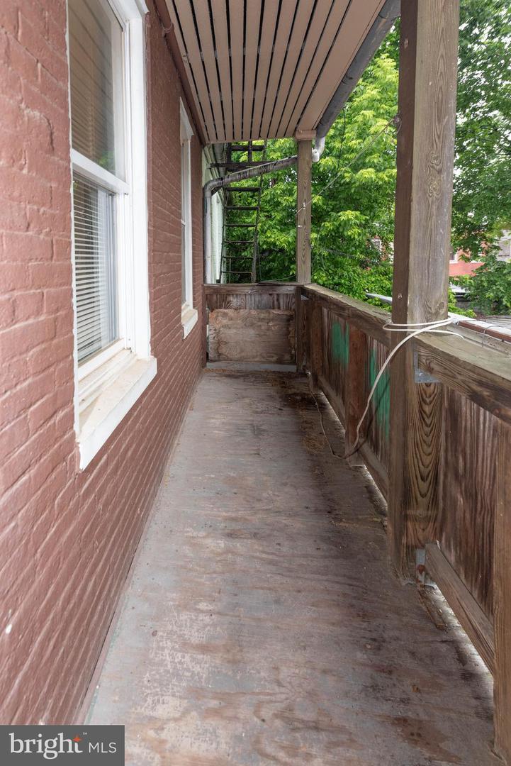 2550 W Lombard St Property Photo 34