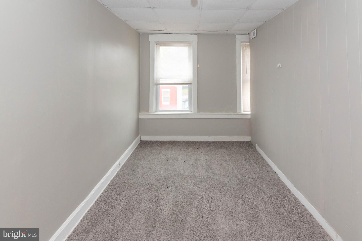 2550 W Lombard St Property Photo 37