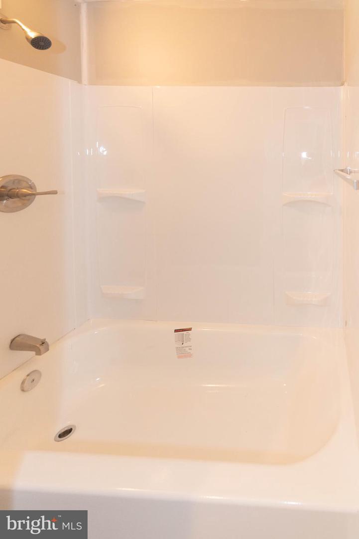 2550 W Lombard St Property Photo 41