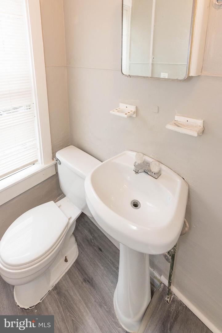 2550 W Lombard St Property Photo 42