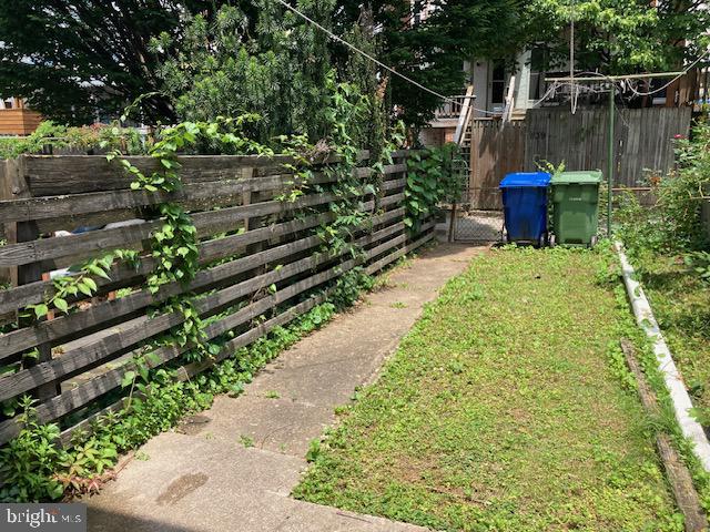 838 W 34th St Property Photo 6