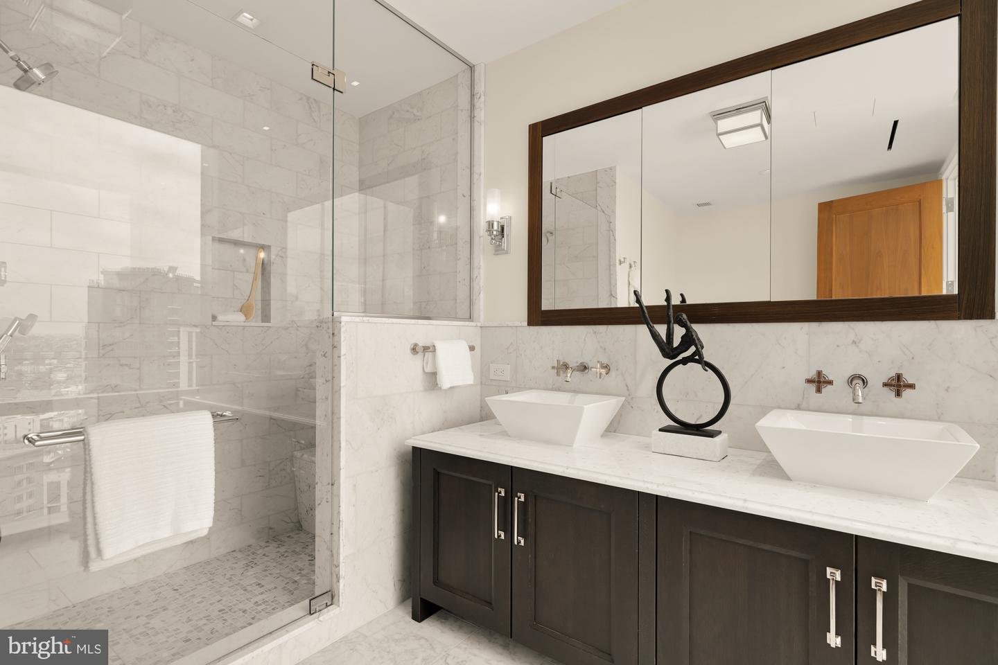 300 International Dr #2308 Property Photo 19