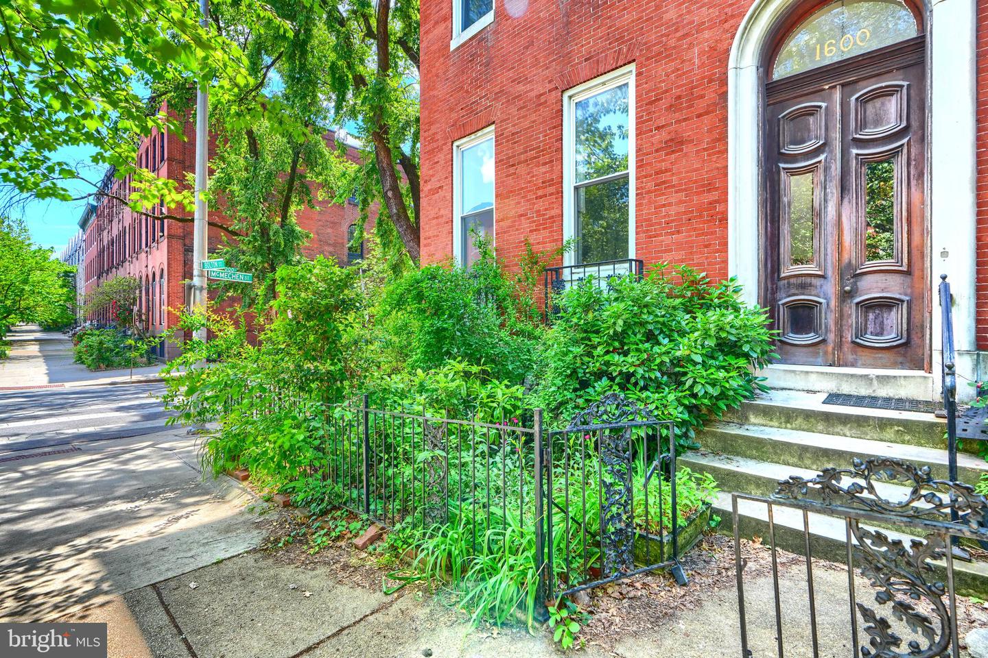 1600 Bolton St Property Photo 3