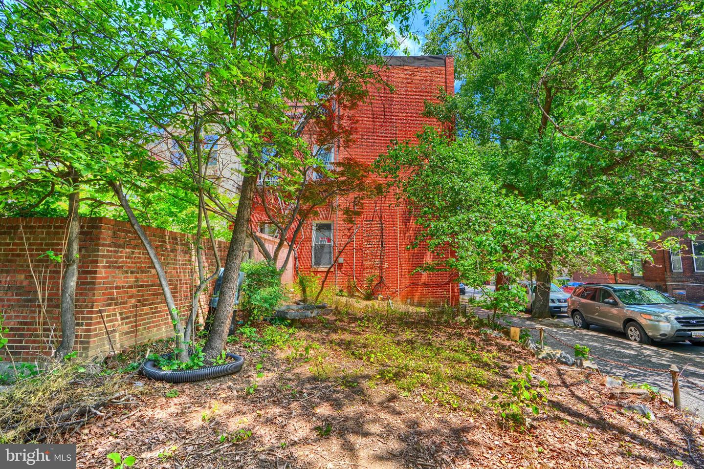 1600 Bolton St Property Photo 4