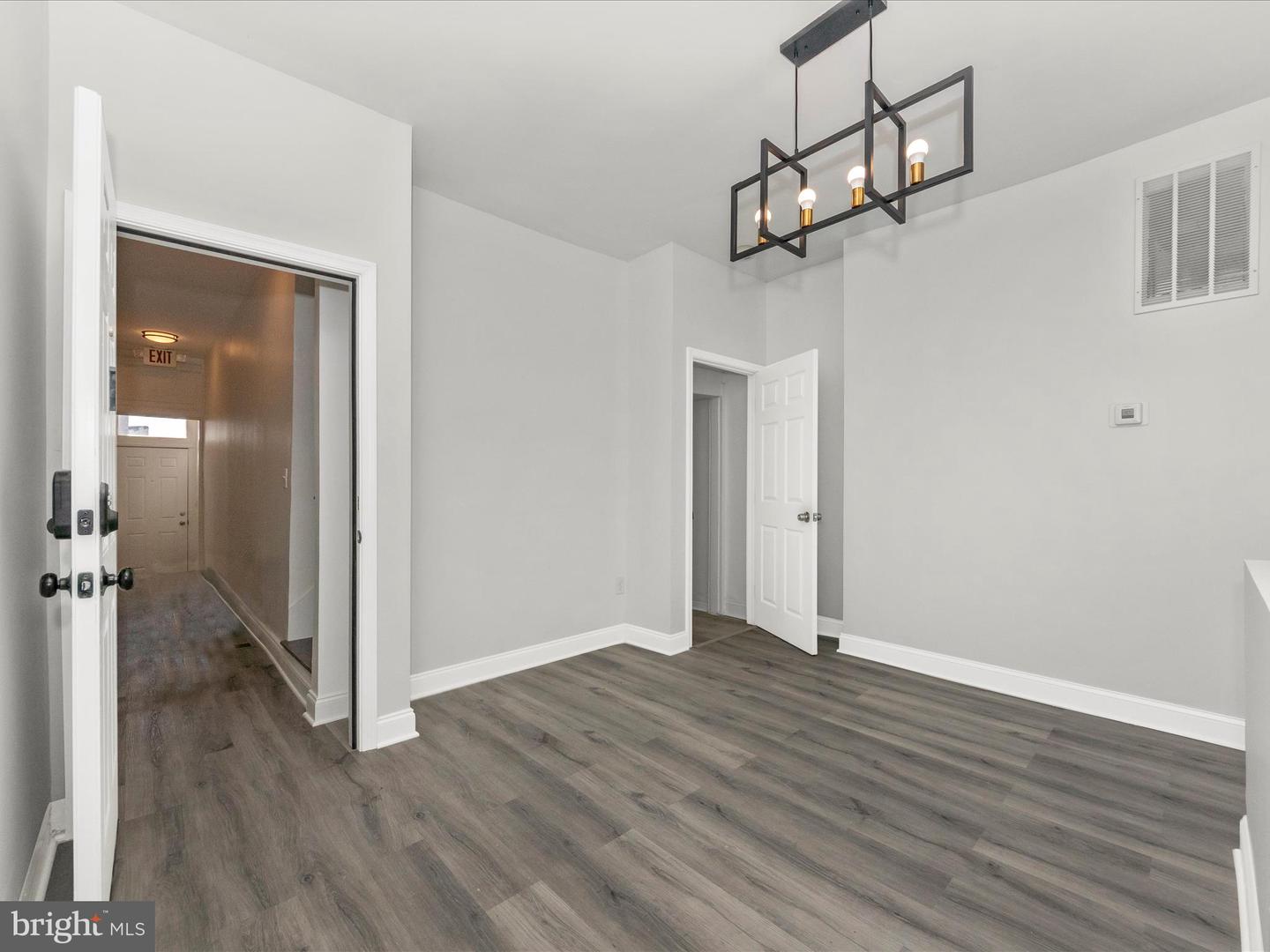 750 Dolphin St Property Photo 6