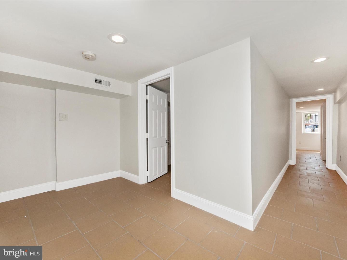 750 Dolphin St Property Photo 13