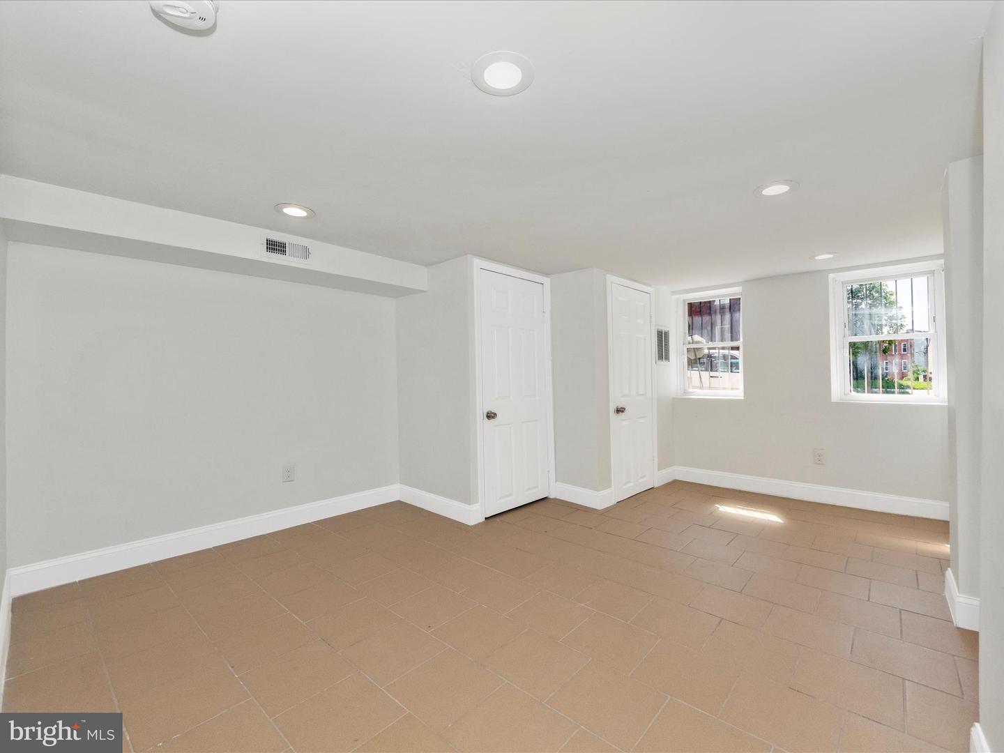 750 Dolphin St Property Photo 14