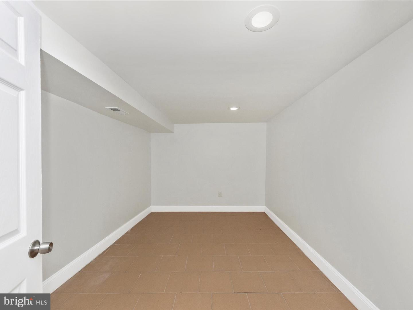 750 Dolphin St Property Photo 16