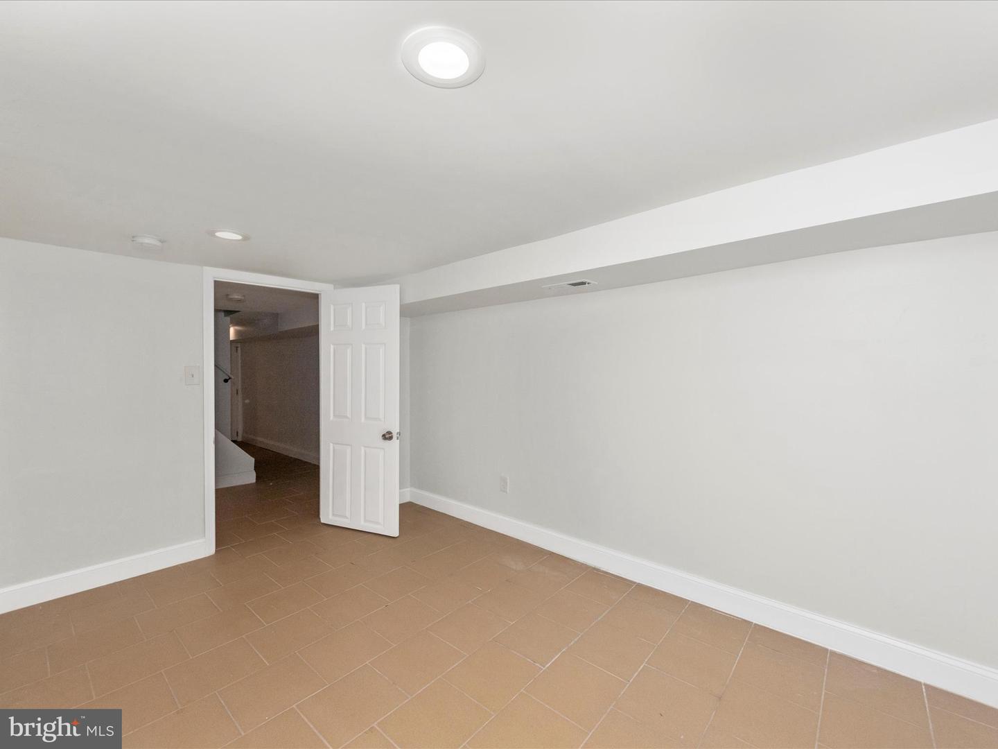 750 Dolphin St Property Photo 17