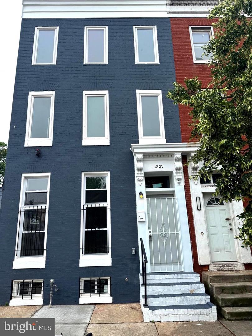 1809 W LOMBARD ST Property Photo 1
