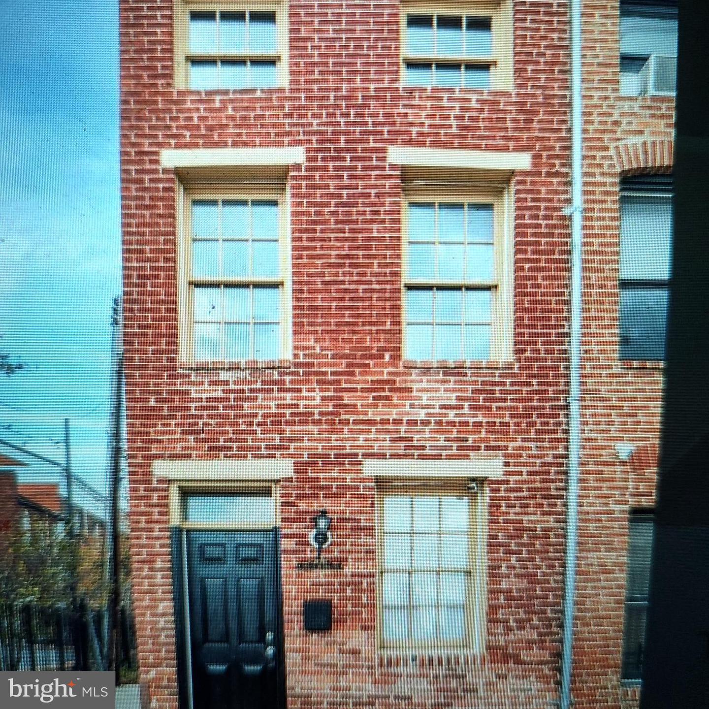 303 S BETHEL ST Property Photo 1