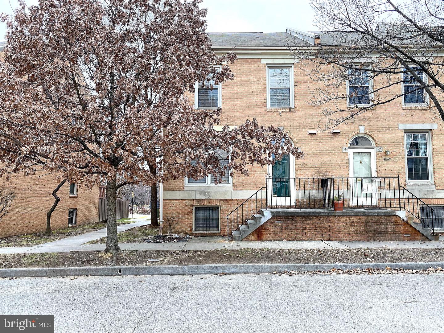 1110 S KENWOOD AVE Property Photo 1