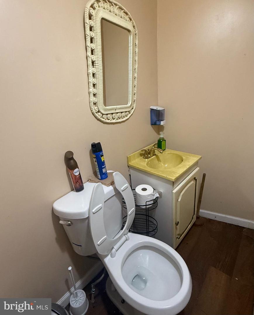 2424 Greenmount Ave Property Photo 10