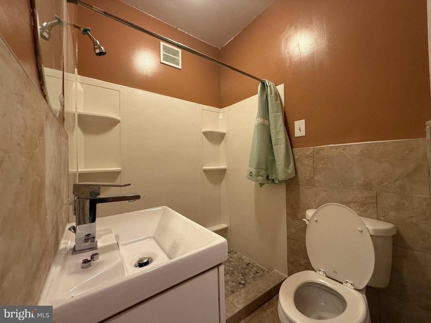 2424 Greenmount Ave Property Photo 14