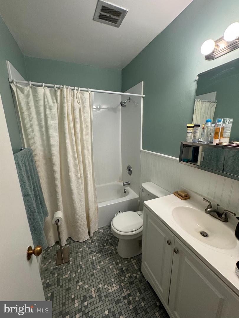 939 Saint Paul St Property Photo 13