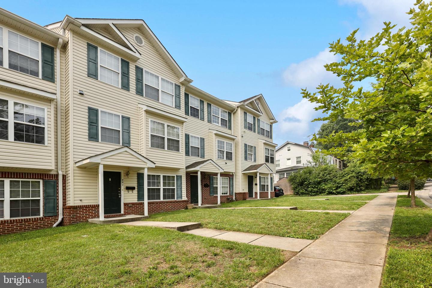 437 Property Photo 2