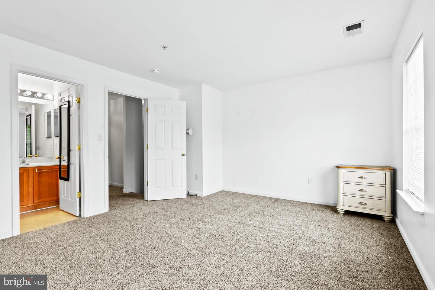 437 Property Photo 17
