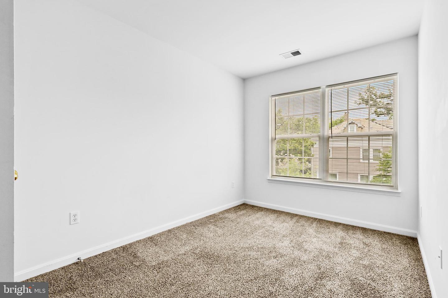 437 Property Photo 18