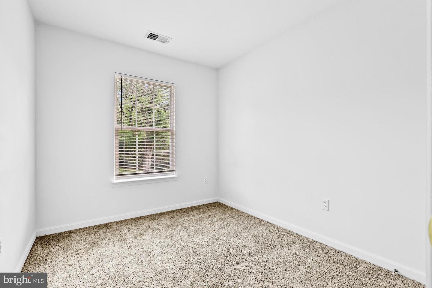 437 Property Photo 26