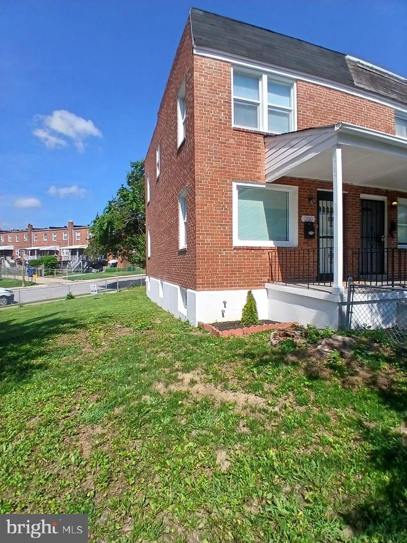 300 Denison St Property Photo 1