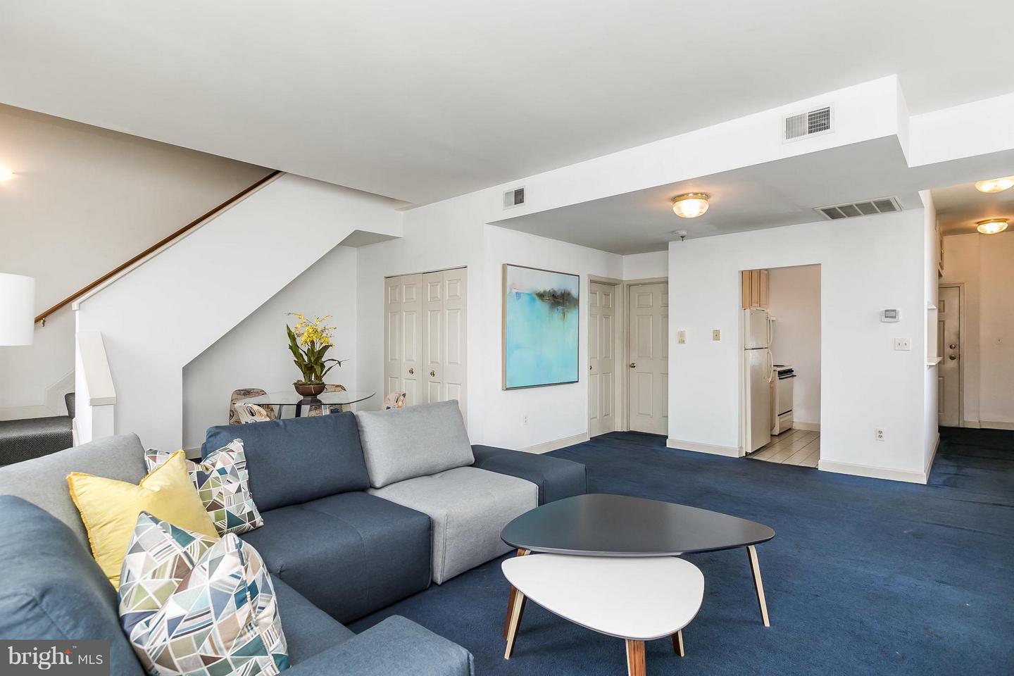 1 Henrietta St W #apt D Property Photo 2