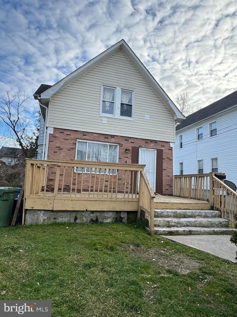 533 Rossiter Ave Property Photo 1