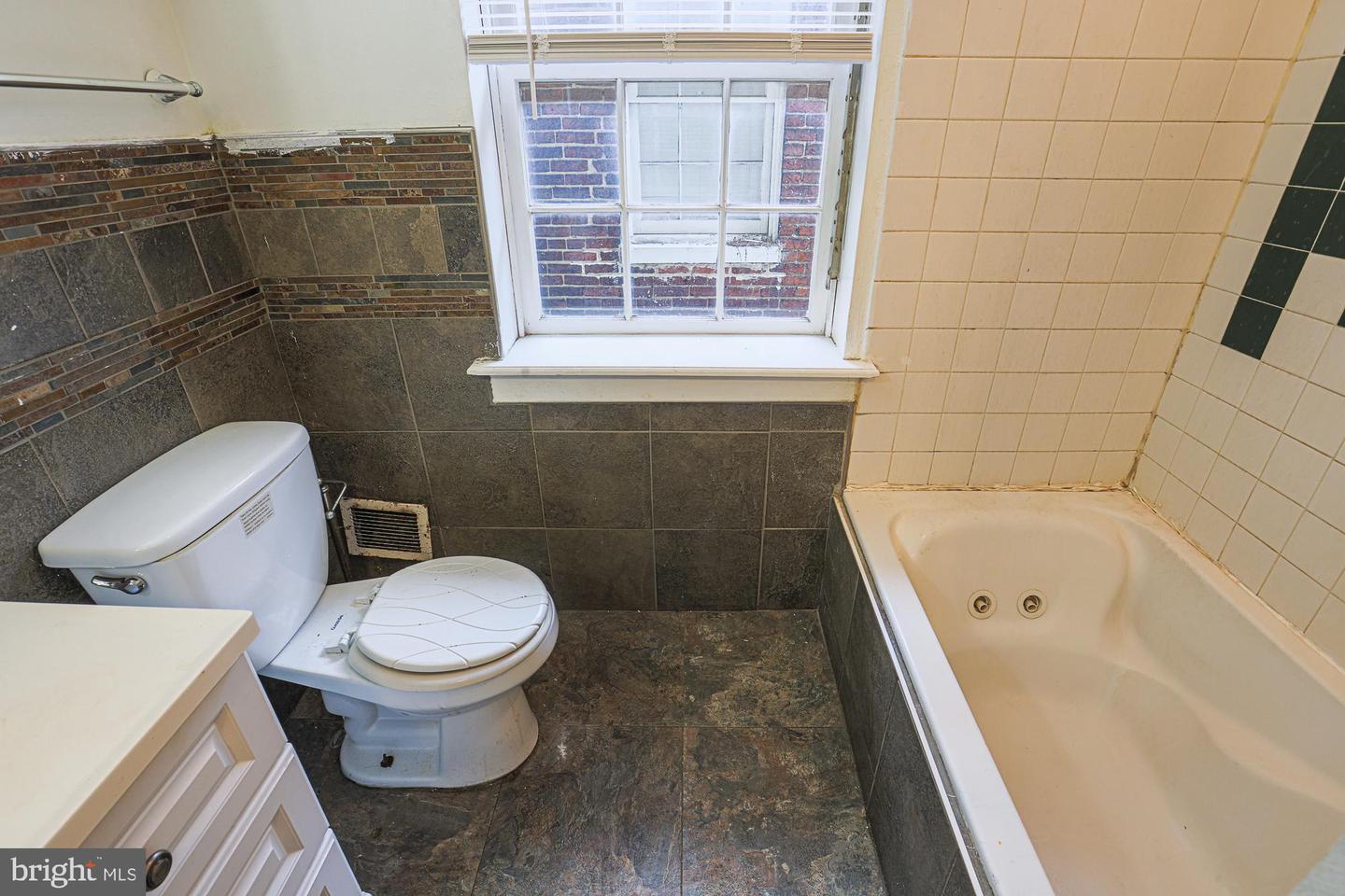337 Scott St Property Photo 23