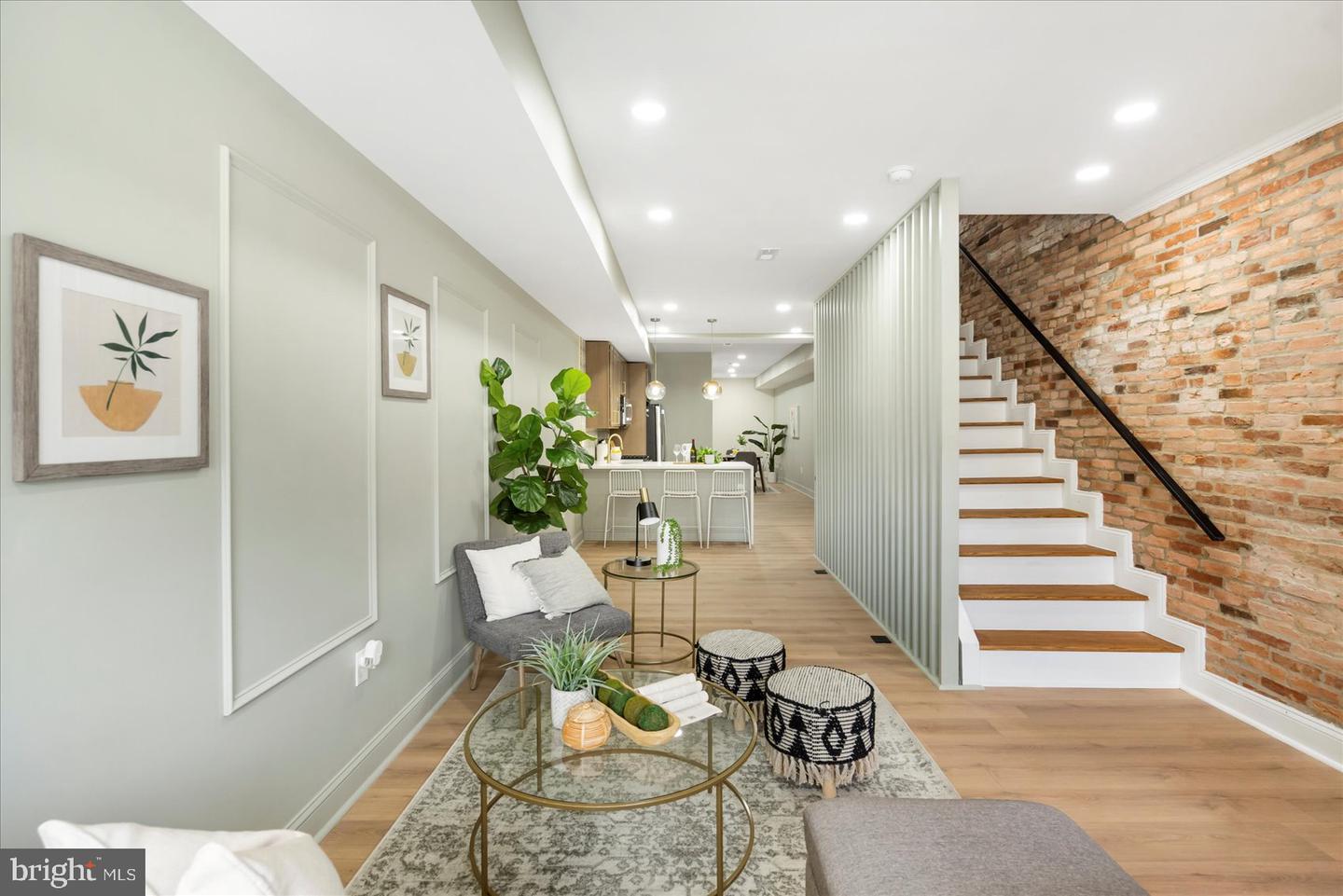1614 BARCLAY ST Property Photo 1