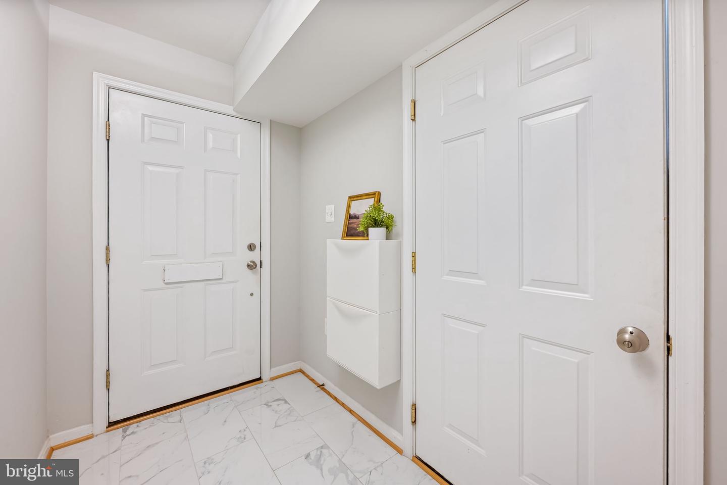 534 Canton Ct Property Photo 5