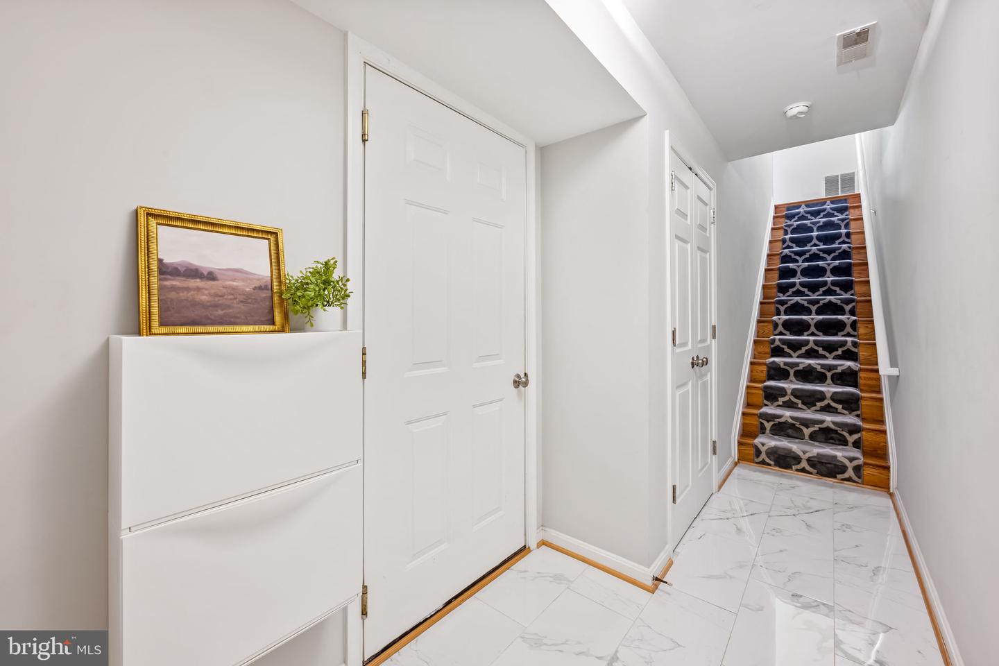 534 Canton Ct Property Photo 6