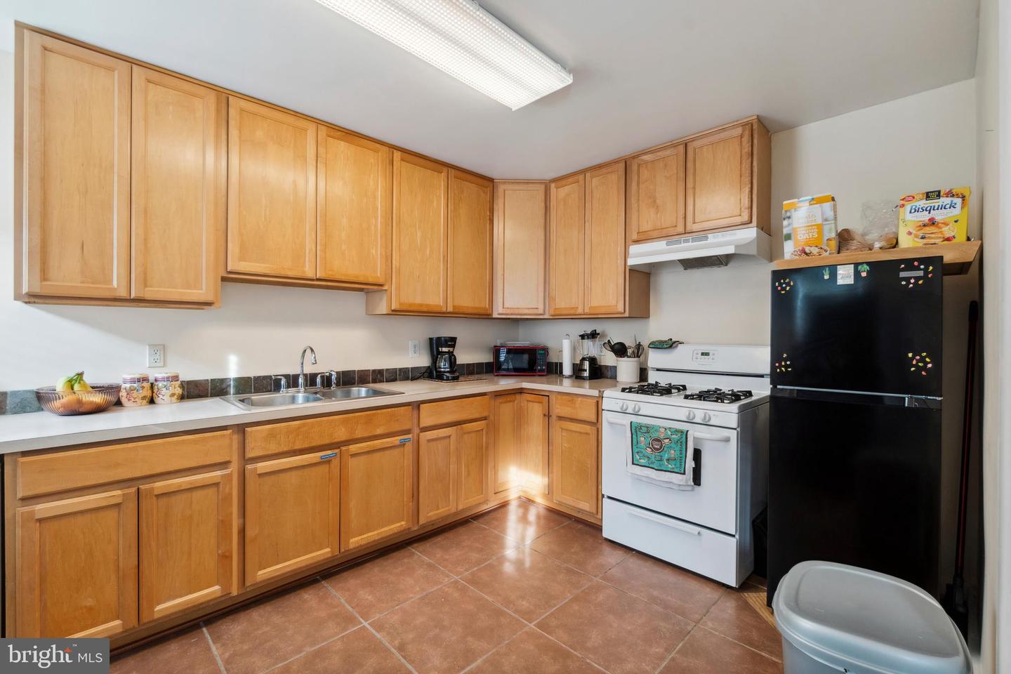 1822 Fleet St Property Photo 16
