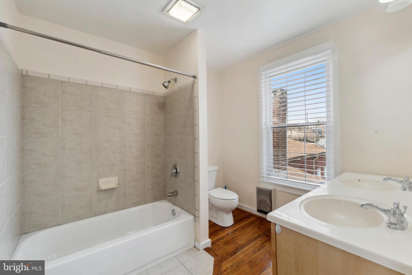 1822 Fleet St Property Photo 27