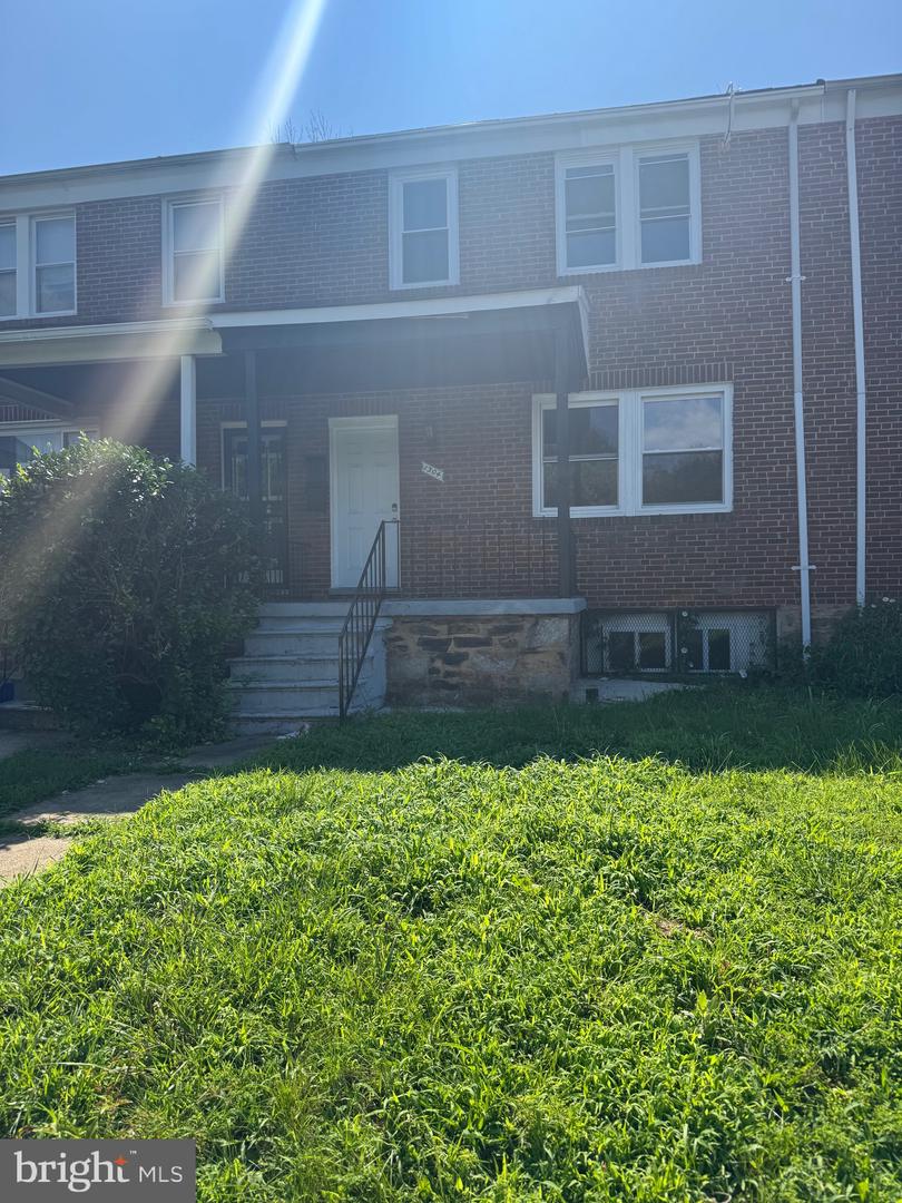 1304 N LINWOOD AVE Property Photo 1