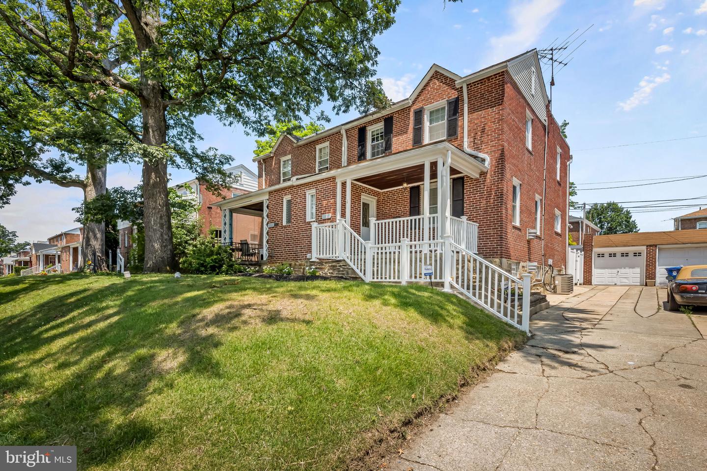 2828 HARVIEW AVE Property Photo 1